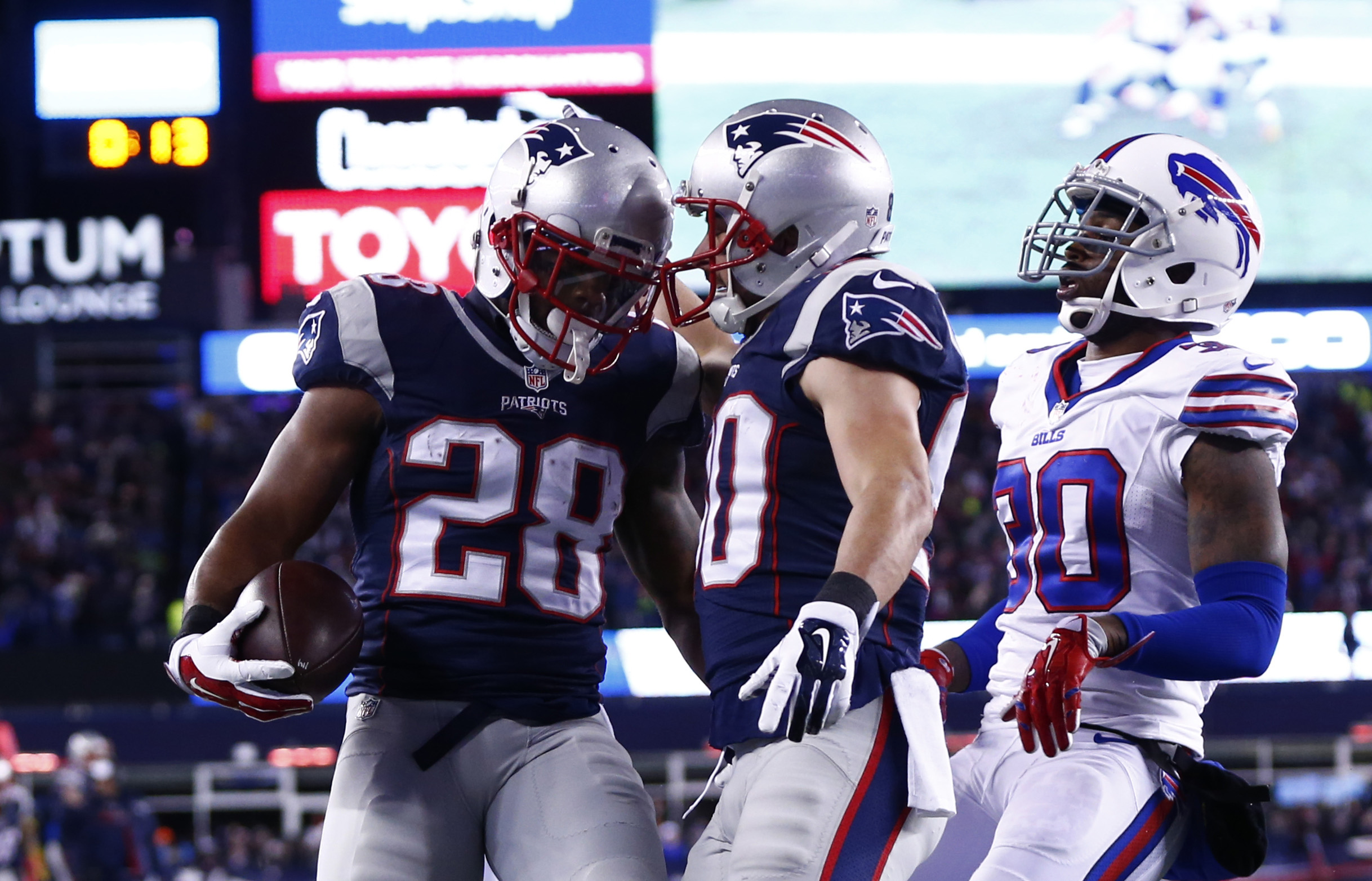 Patriots improve to 10-0, beat Bills 20-13