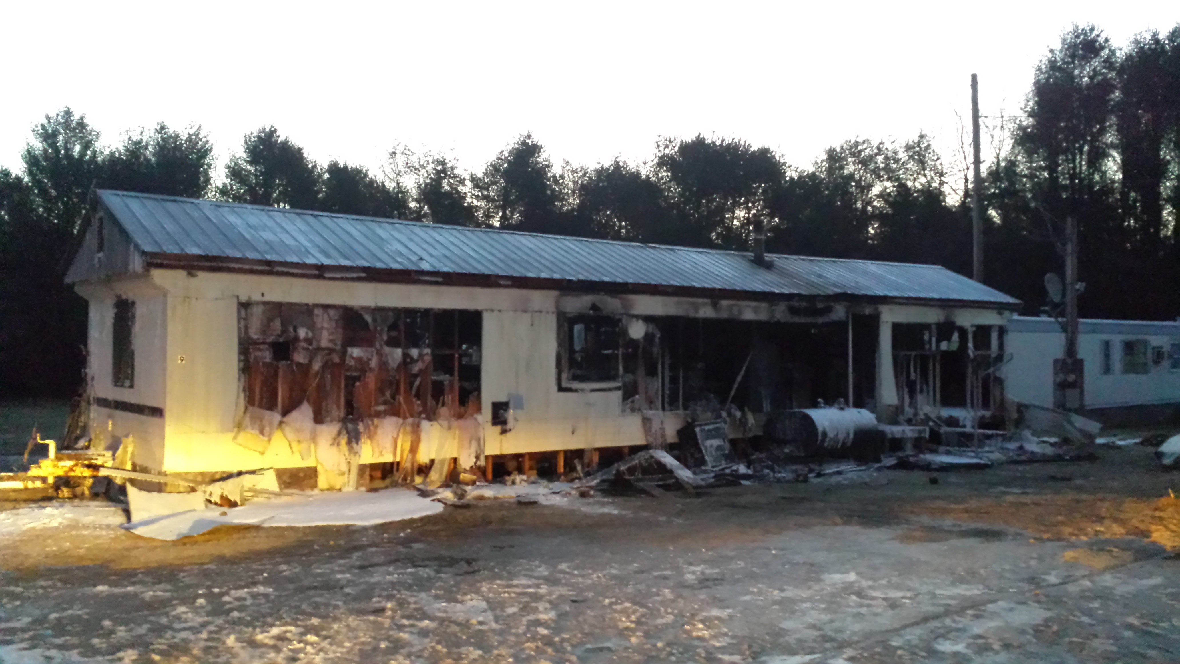 Family escapes fire at Livermore Falls home