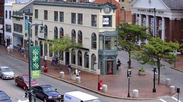 Woman dies suddenly inside Starbucks on Congress Street in Portland