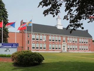 Teacher is court ordered from contacting student in Kennebunk - WCSH-TV