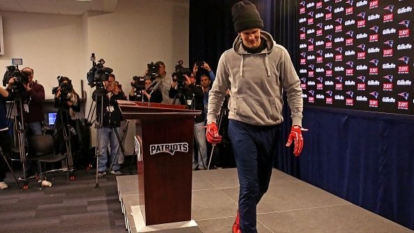 Brady questionable for AFC Championship Game with hand injury