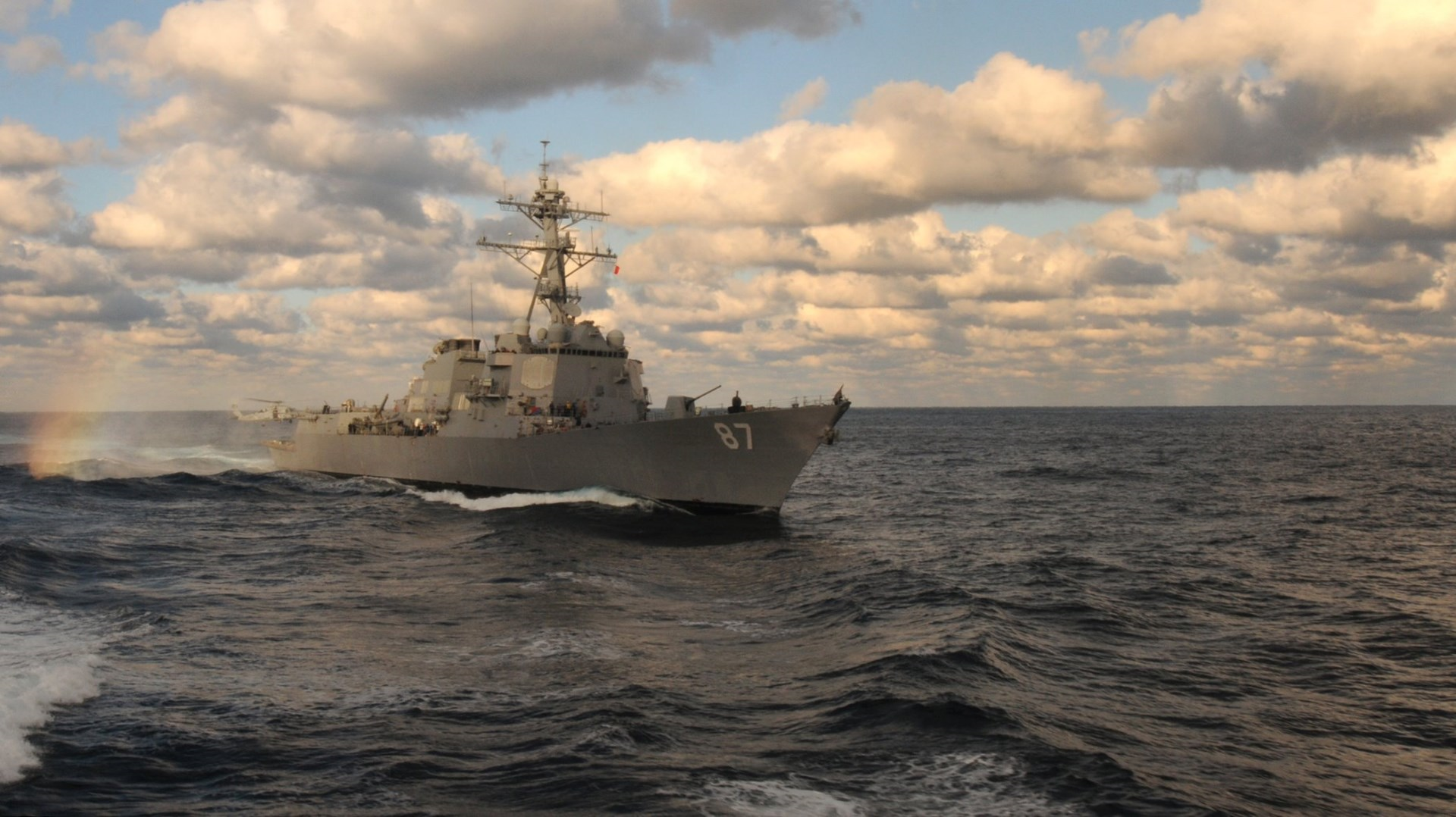 Хуситы эсминец сша. USS Mason DDG-87. Боевой корабль атакует берег.